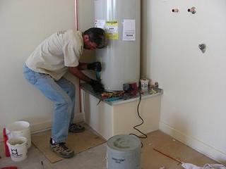 contentional water heater installation by jouneyman plumber